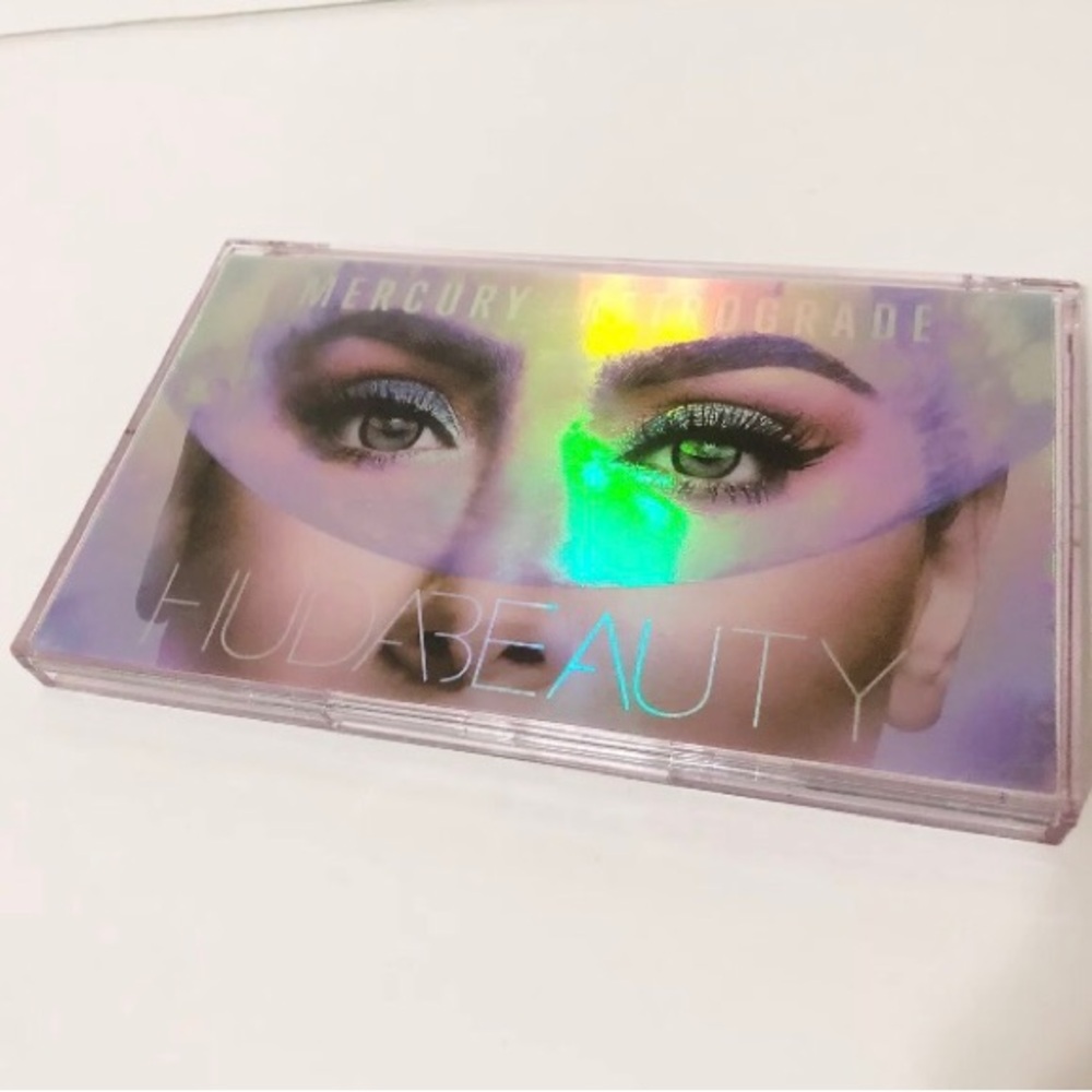 🌸New Huda Beauty Mercury Retrograde Eyeshadow Palette